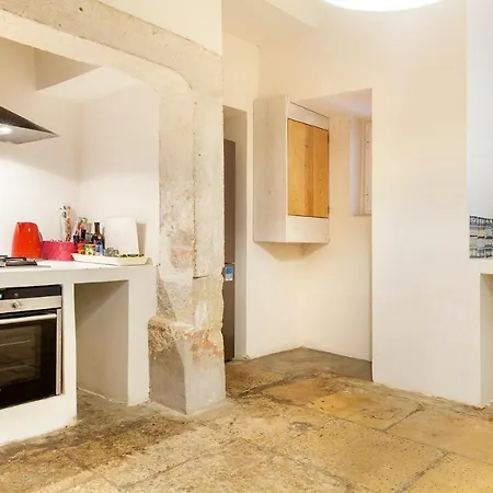 Plum Guide - The Red Ball Appartement *