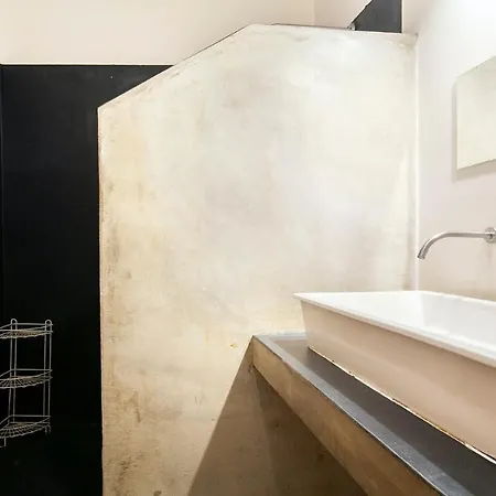 Appartement Plum Guide - The Red Ball Lissabon