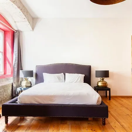 Plum Guide - The Red Ball Appartement